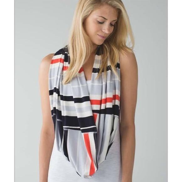 Lululemon Vinyasa Scarf Vitasea Beach Blanket Stripe Alarming Naval Blue - Picture 1 of 6